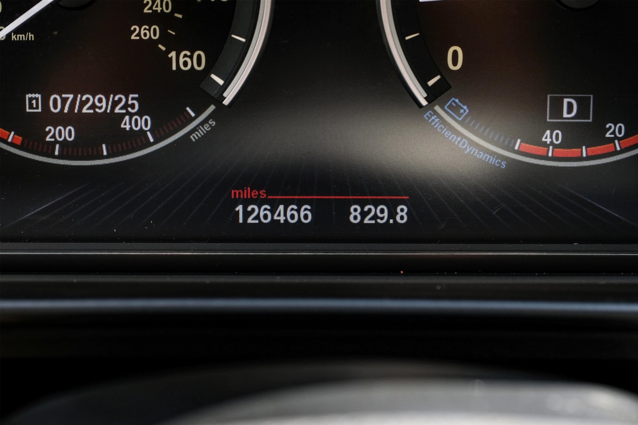 BMW 5 Series Vehicle Main Gallery Image 21