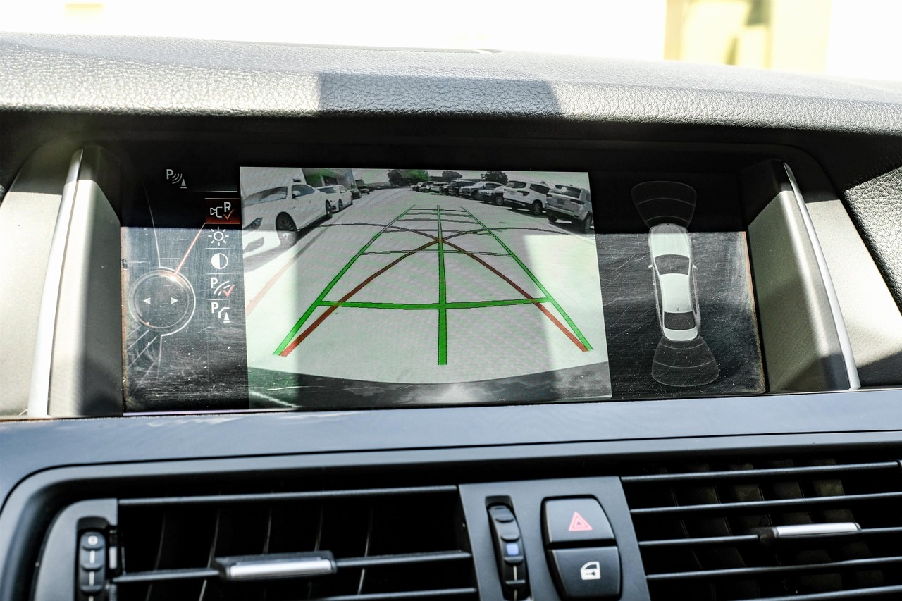 BMW 5 Series Vehicle Main Gallery Image 23