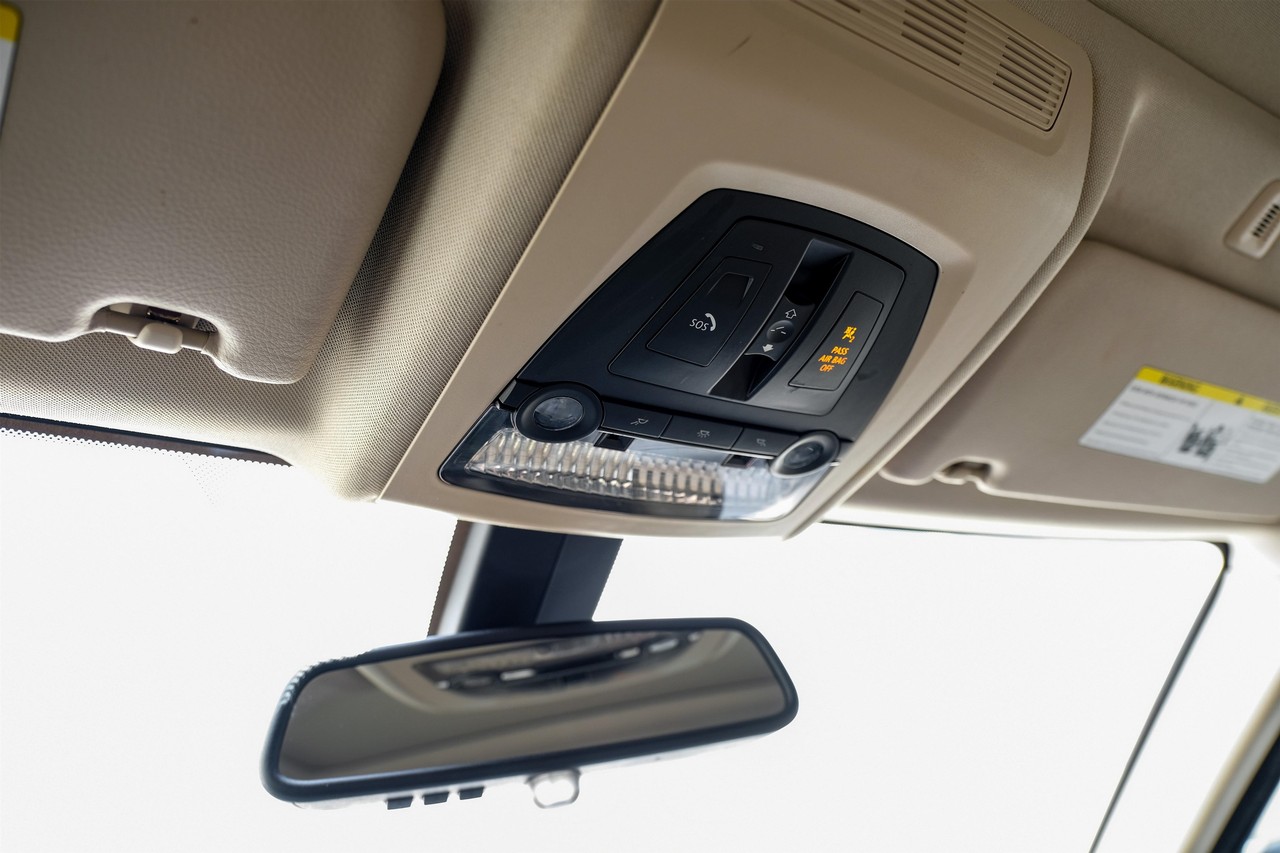 BMW 5 Series Vehicle Main Gallery Image 27