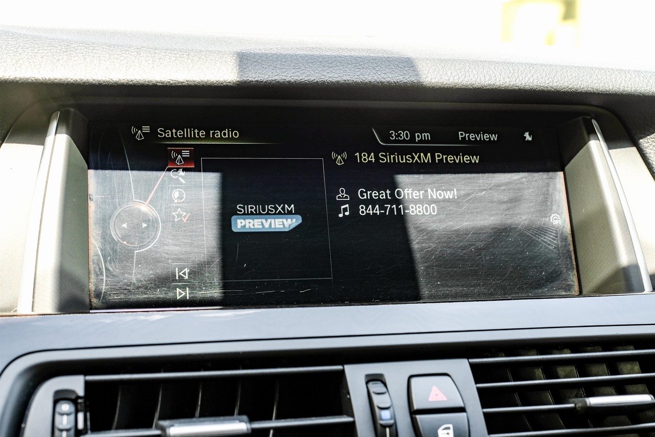 BMW 5 Series Vehicle Main Gallery Image 29
