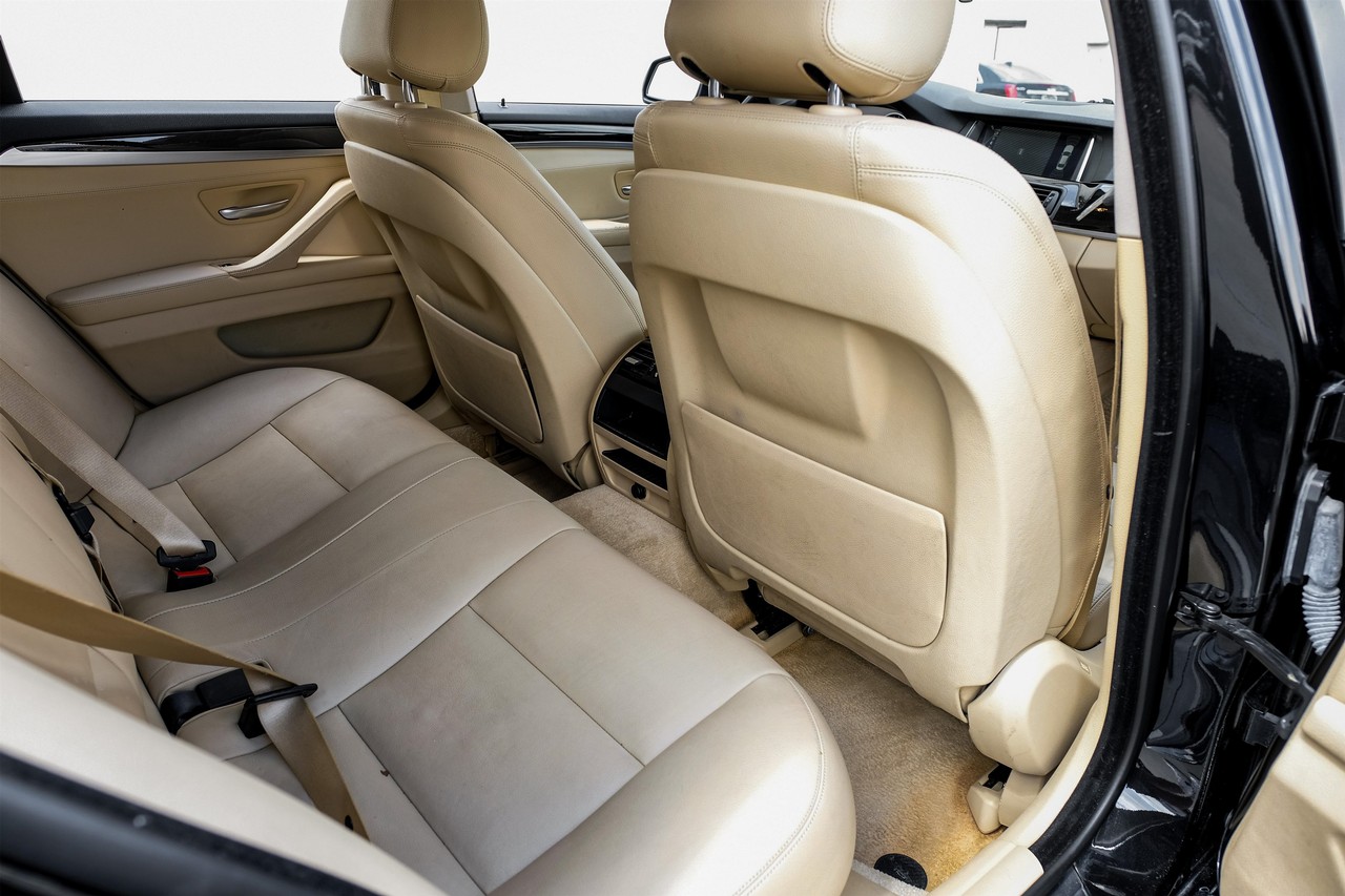 BMW 5 Series Vehicle Main Gallery Image 33