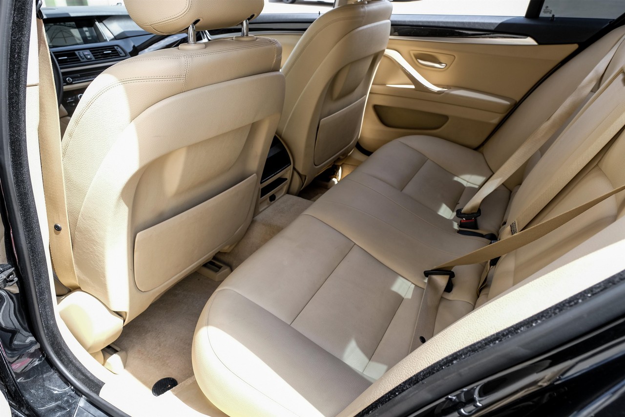 BMW 5 Series Vehicle Main Gallery Image 34