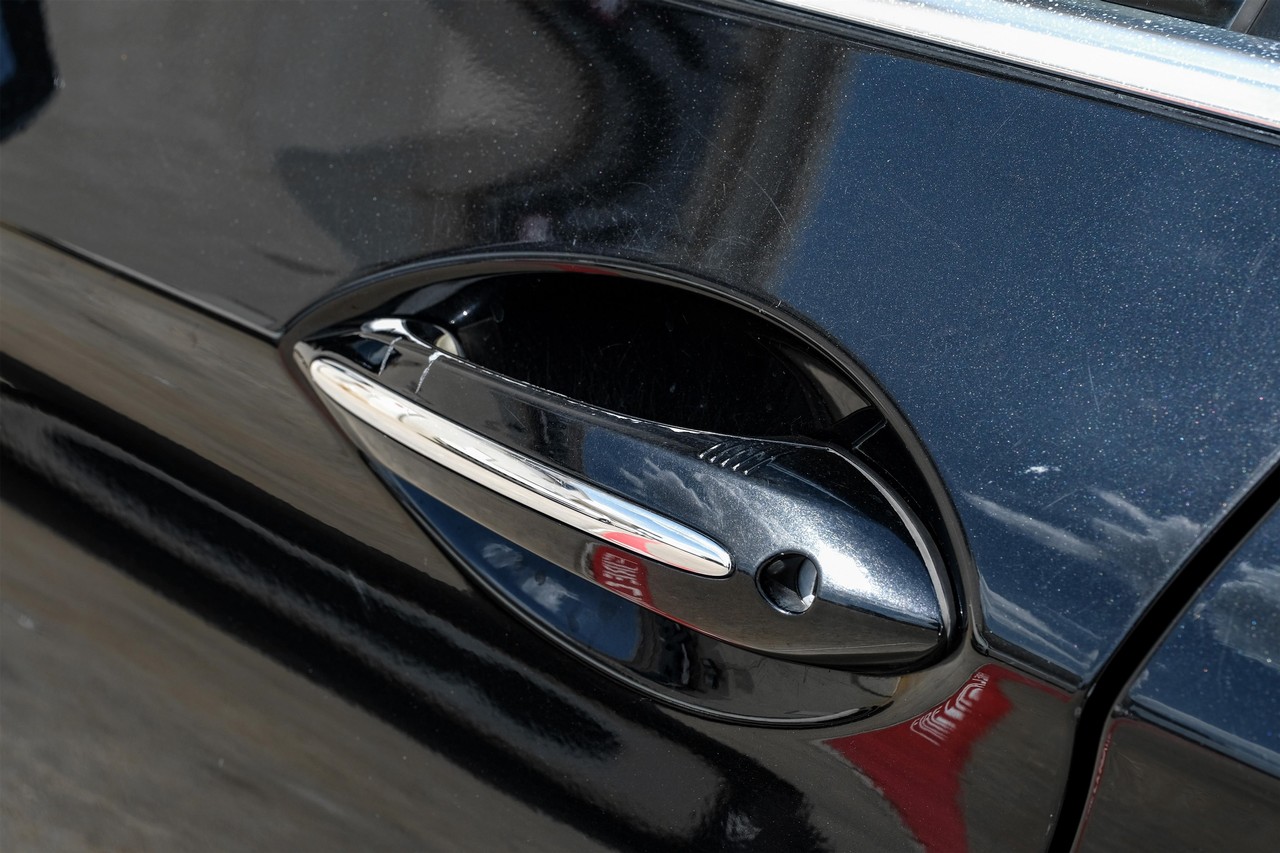 BMW 5 Series Vehicle Main Gallery Image 36