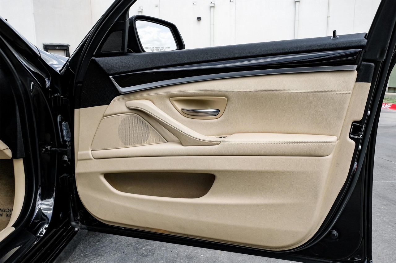 BMW 5 Series Vehicle Main Gallery Image 39