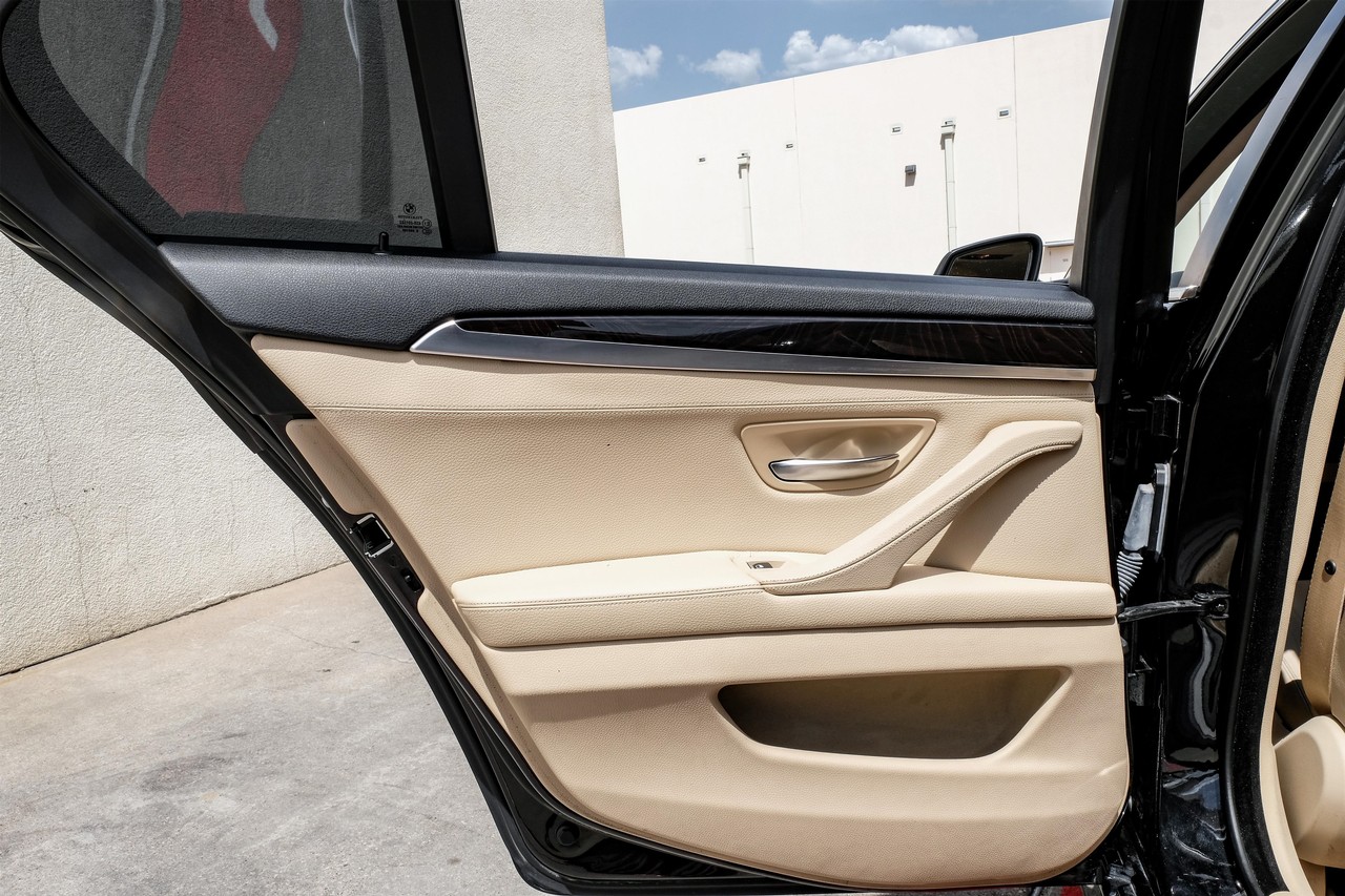 BMW 5 Series Vehicle Main Gallery Image 40