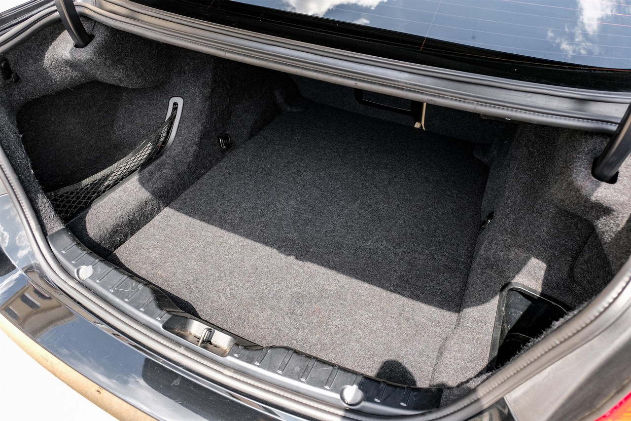 BMW 5 Series Vehicle Main Gallery Image 44