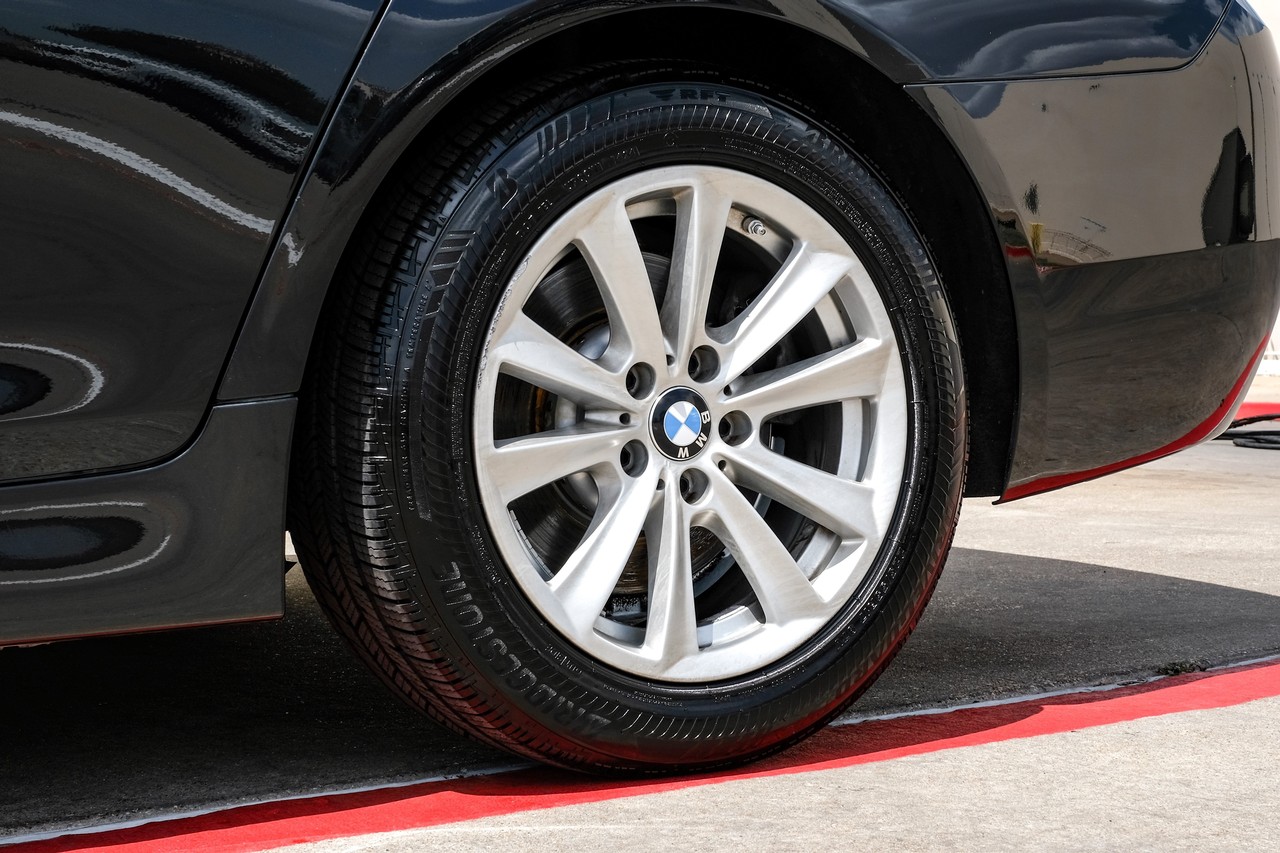 BMW 5 Series Vehicle Main Gallery Image 49