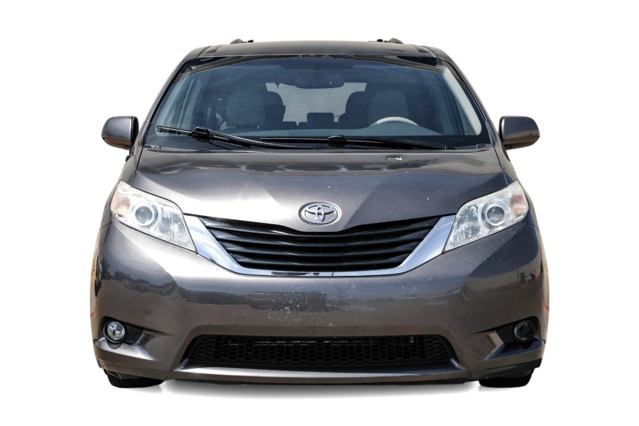 Toyota Sienna Vehicle Main Gallery Image 05
