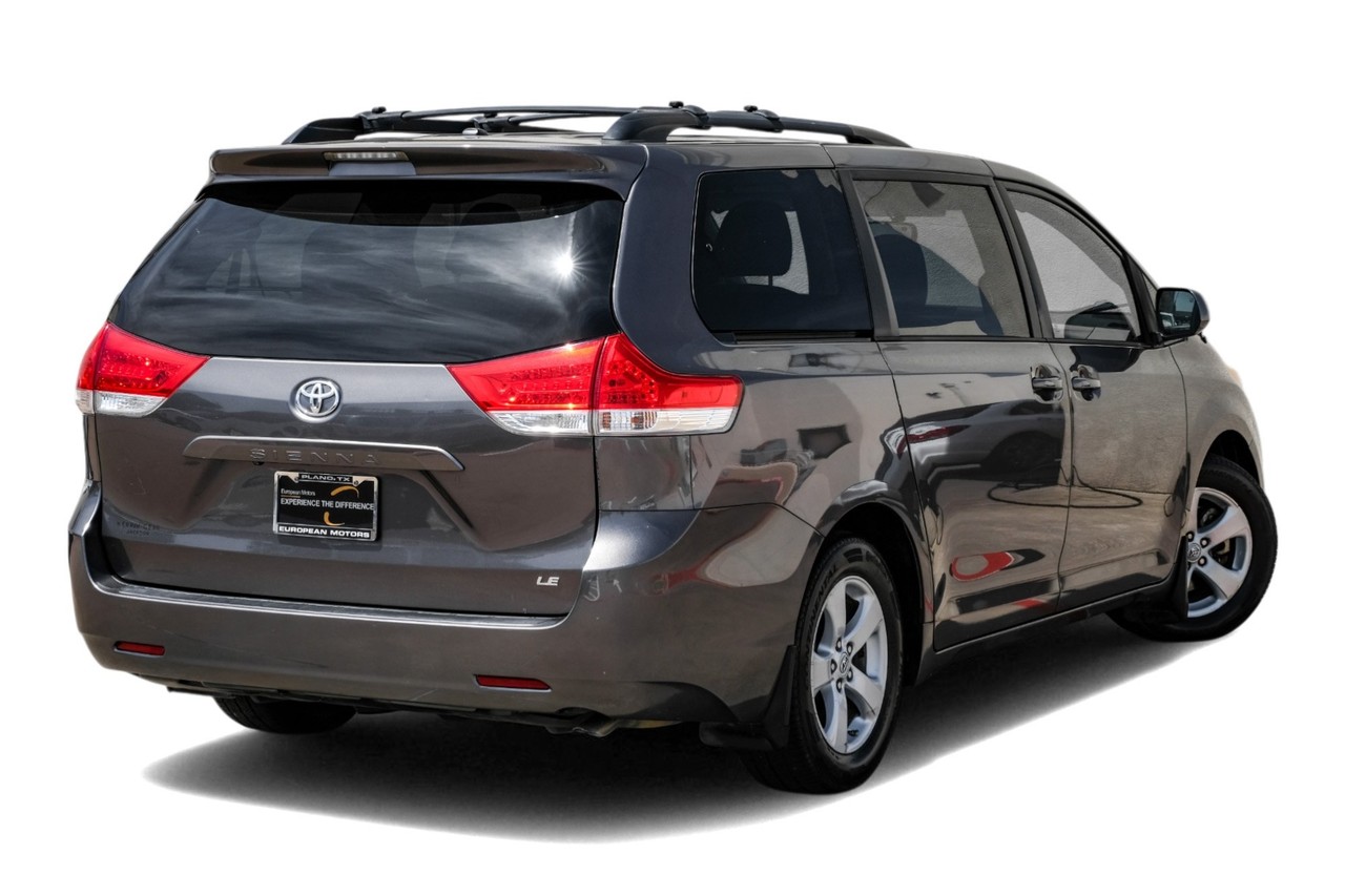 Toyota Sienna Vehicle Main Gallery Image 08