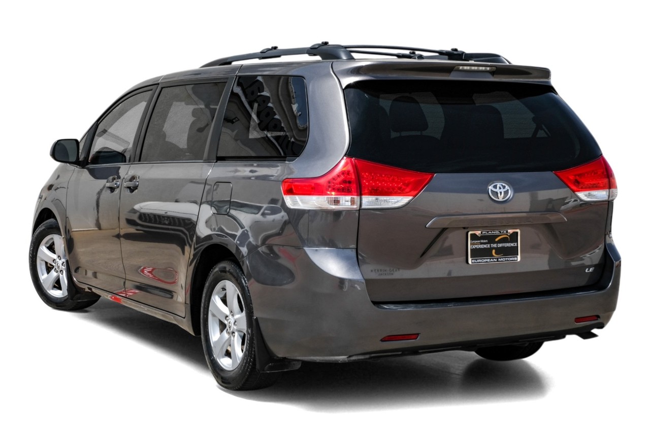 Toyota Sienna Vehicle Main Gallery Image 10