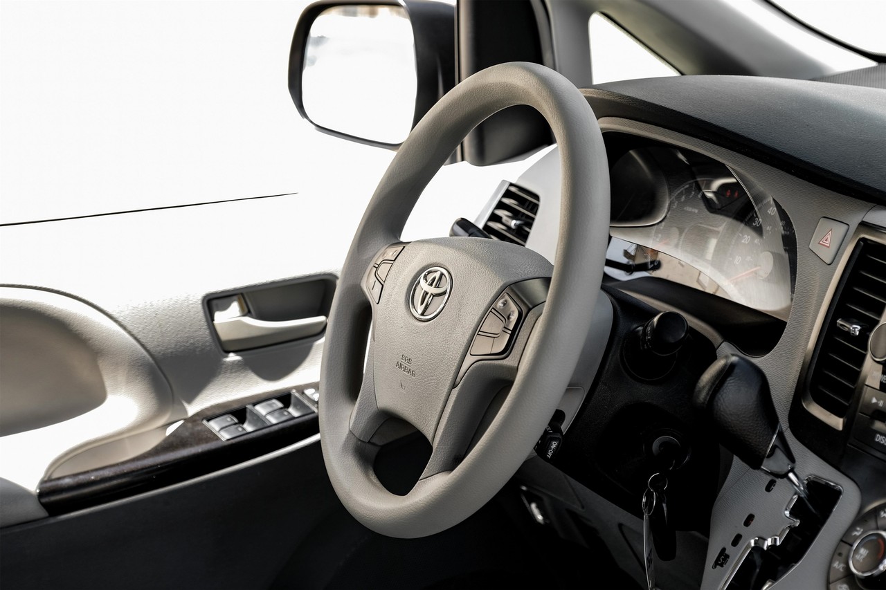 Toyota Sienna Vehicle Main Gallery Image 13