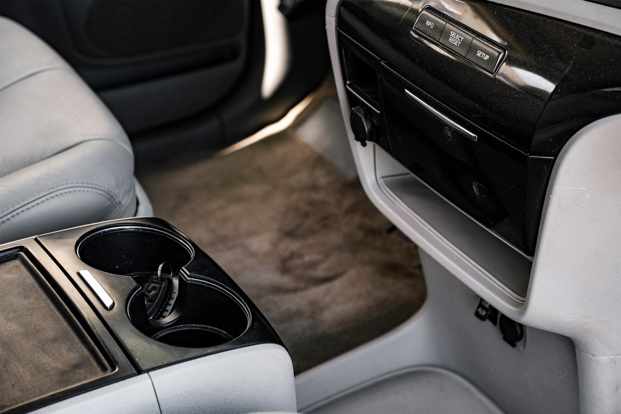 Toyota Sienna Vehicle Main Gallery Image 23