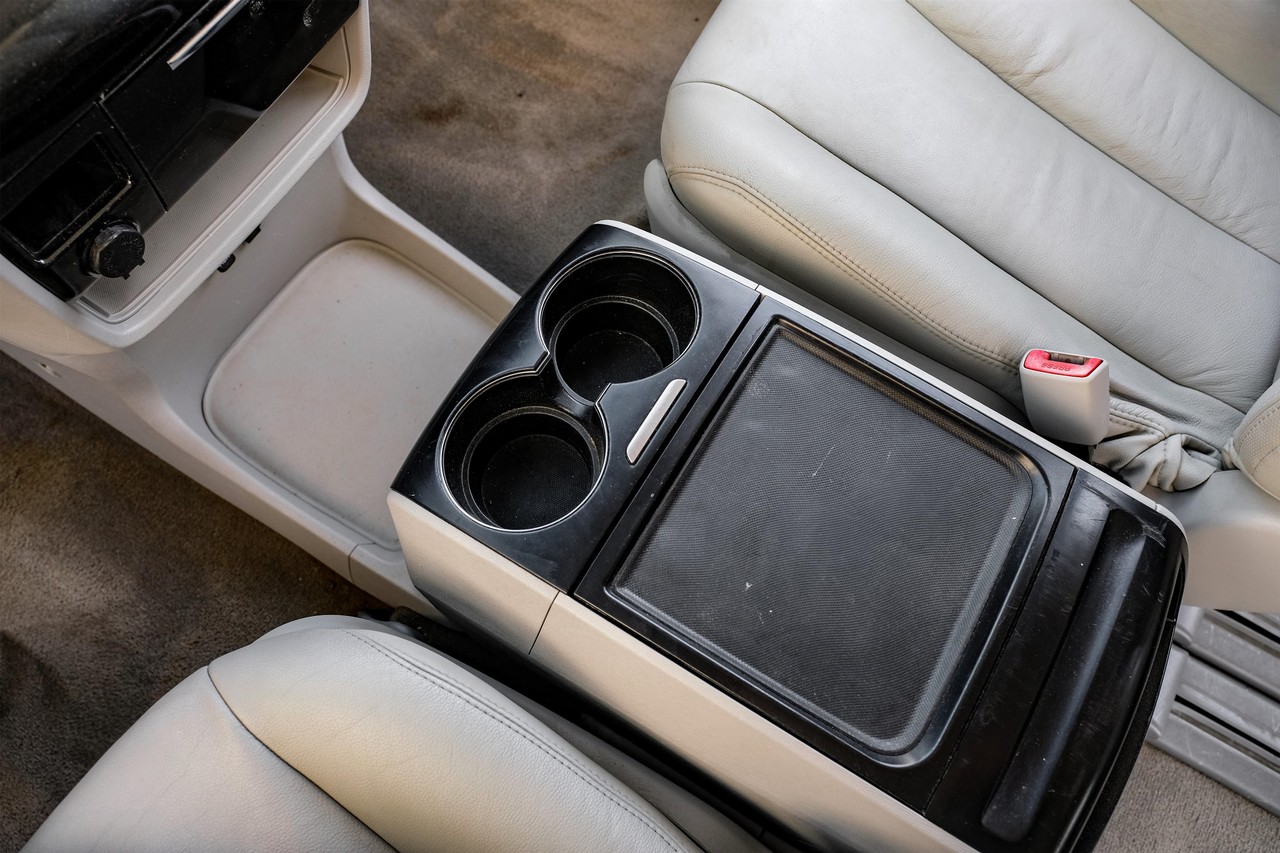 Toyota Sienna Vehicle Main Gallery Image 24