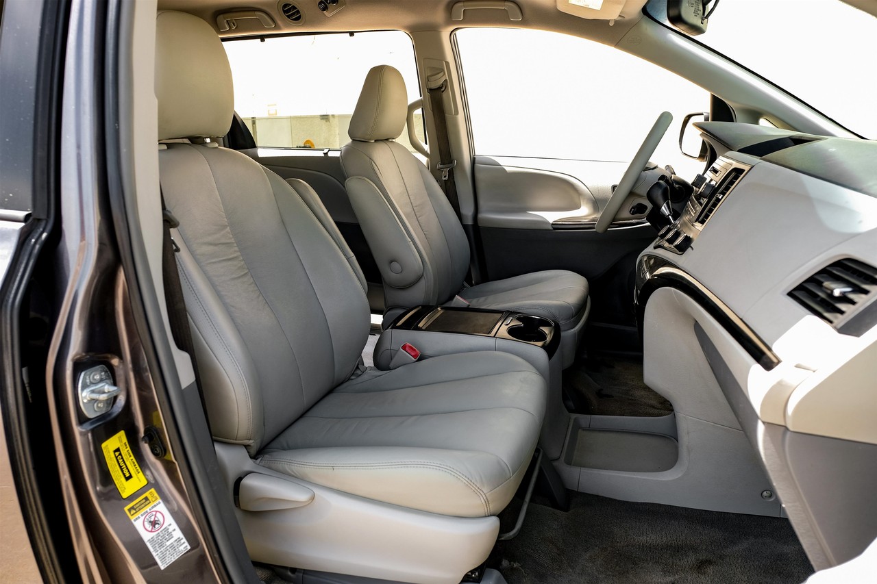 Toyota Sienna Vehicle Main Gallery Image 29