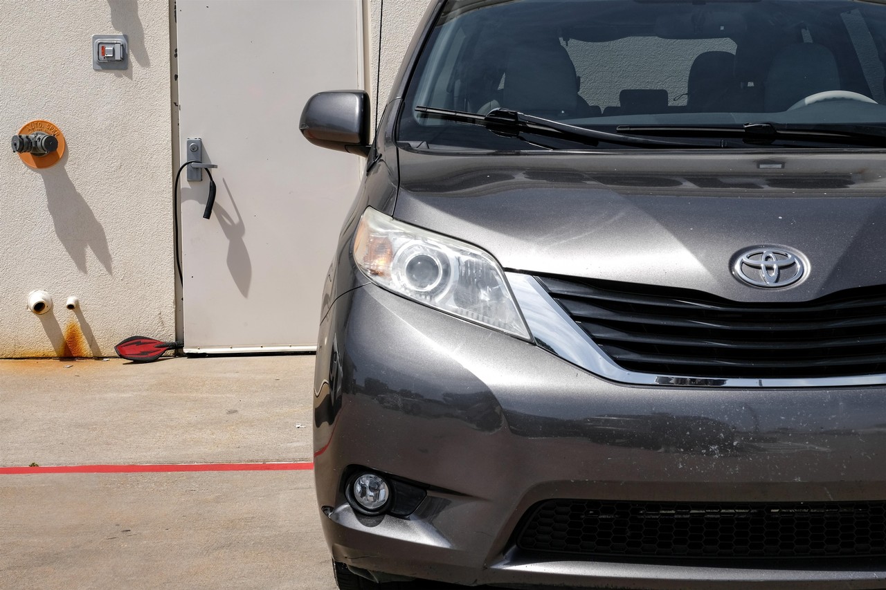 Toyota Sienna Vehicle Main Gallery Image 39