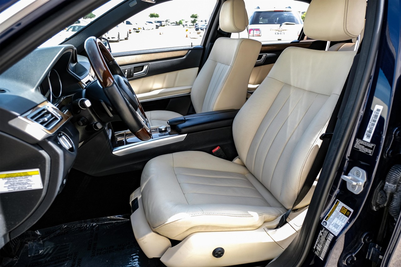 Mercedes-Benz E-Class Vehicle Main Gallery Image 04