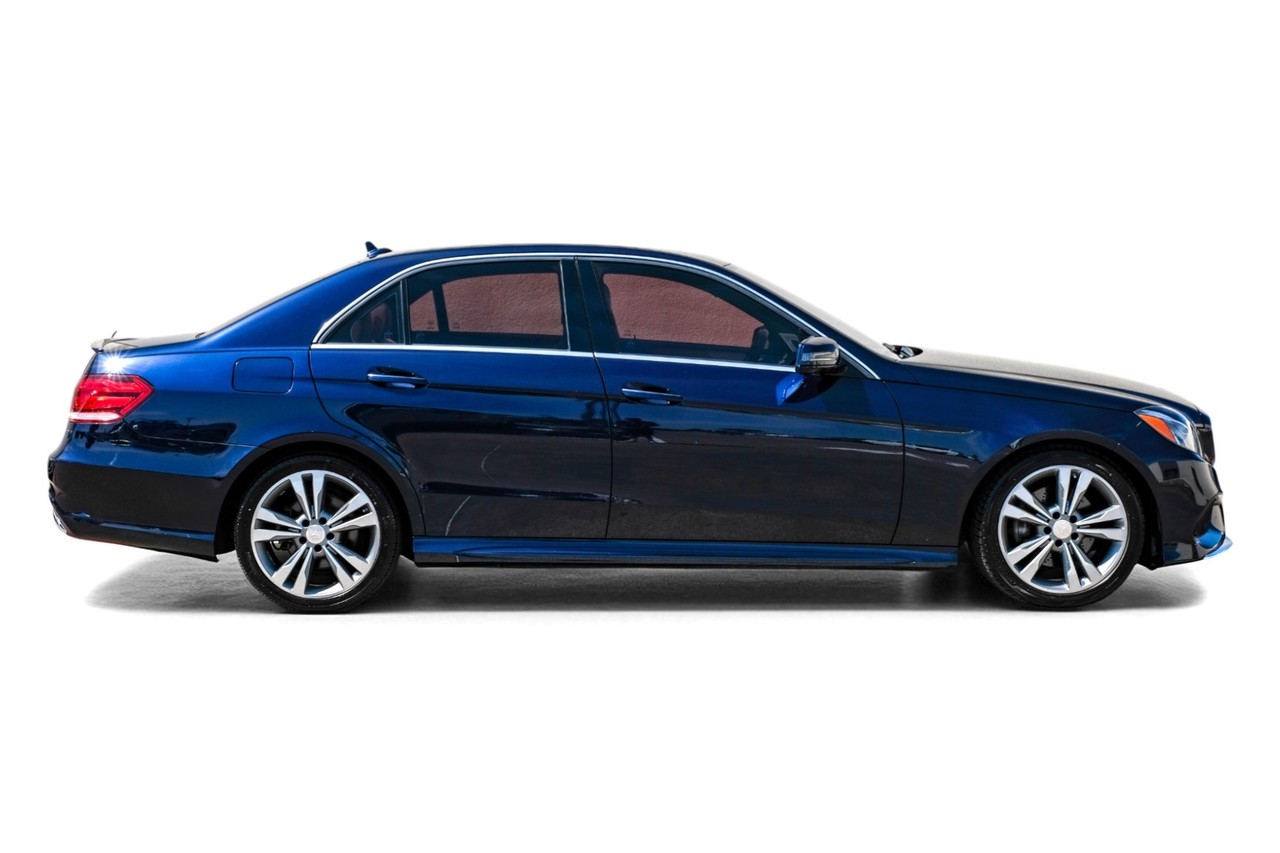 Mercedes-Benz E-Class Vehicle Main Gallery Image 08