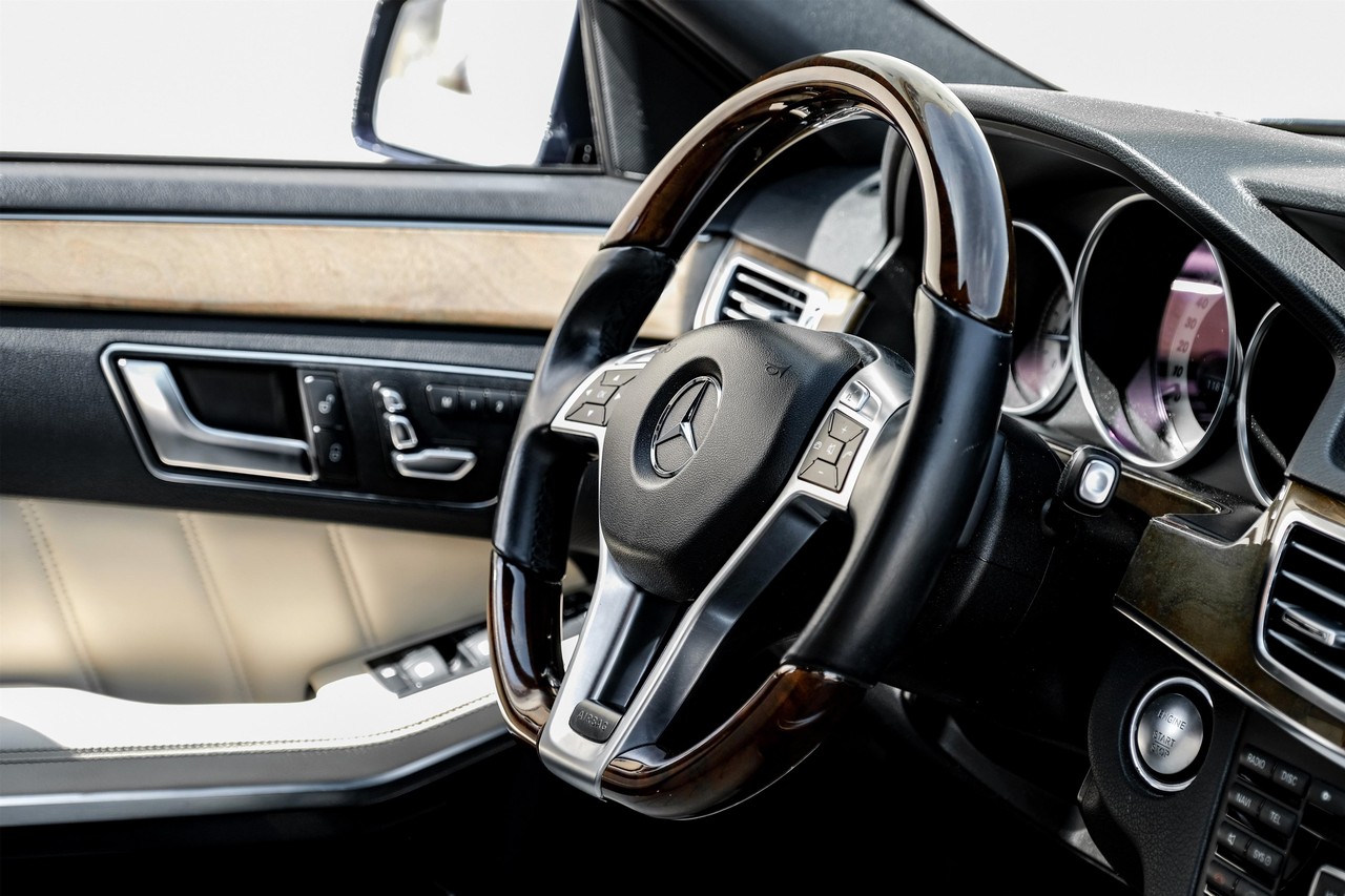 Mercedes-Benz E-Class Vehicle Main Gallery Image 13