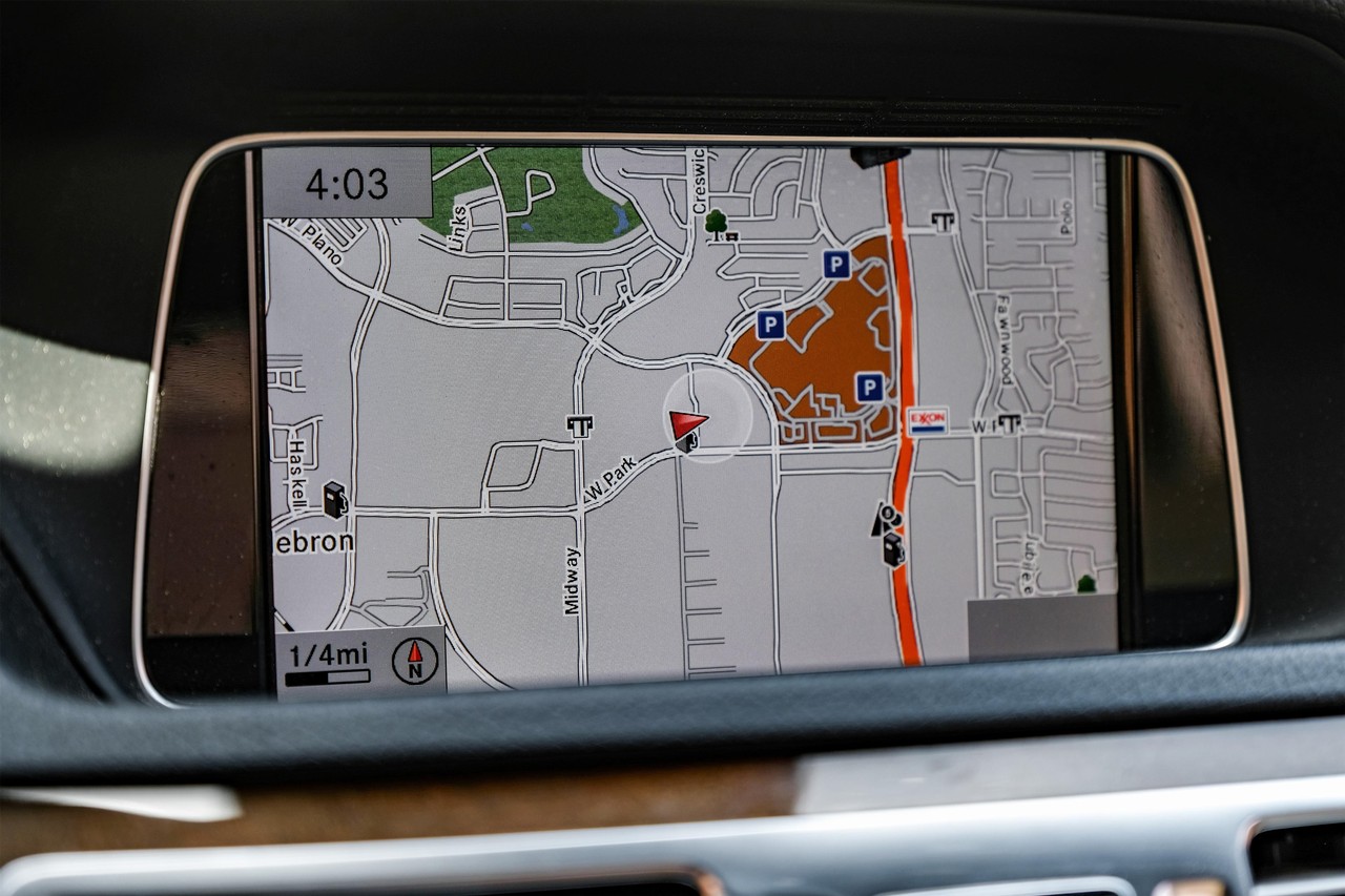 Mercedes-Benz E-Class Vehicle Main Gallery Image 21
