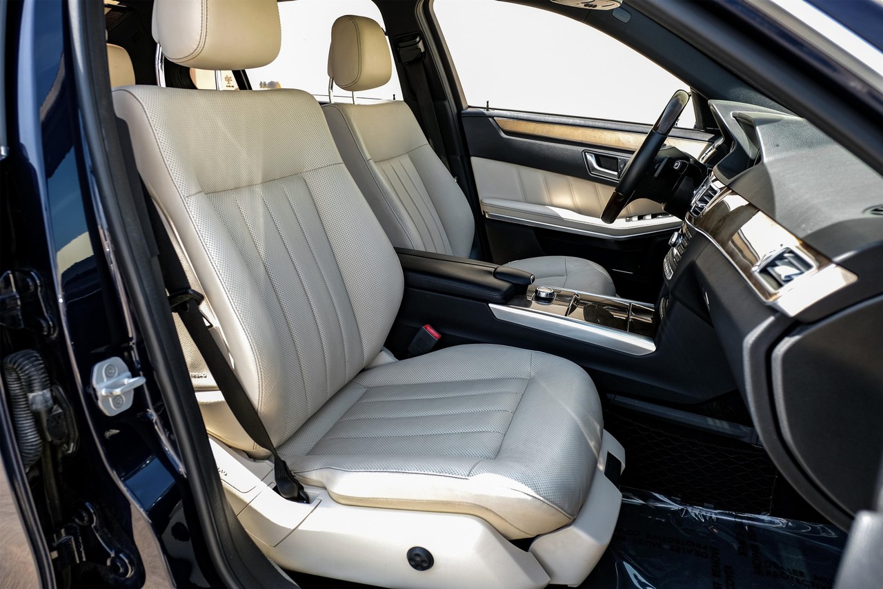 Mercedes-Benz E-Class Vehicle Main Gallery Image 30