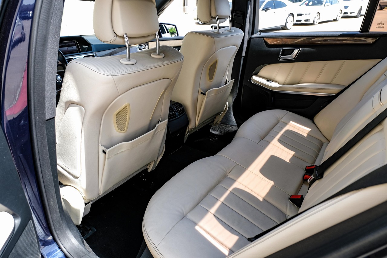 Mercedes-Benz E-Class Vehicle Main Gallery Image 33