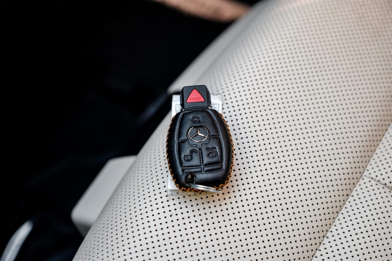 Mercedes-Benz E-Class Vehicle Main Gallery Image 50