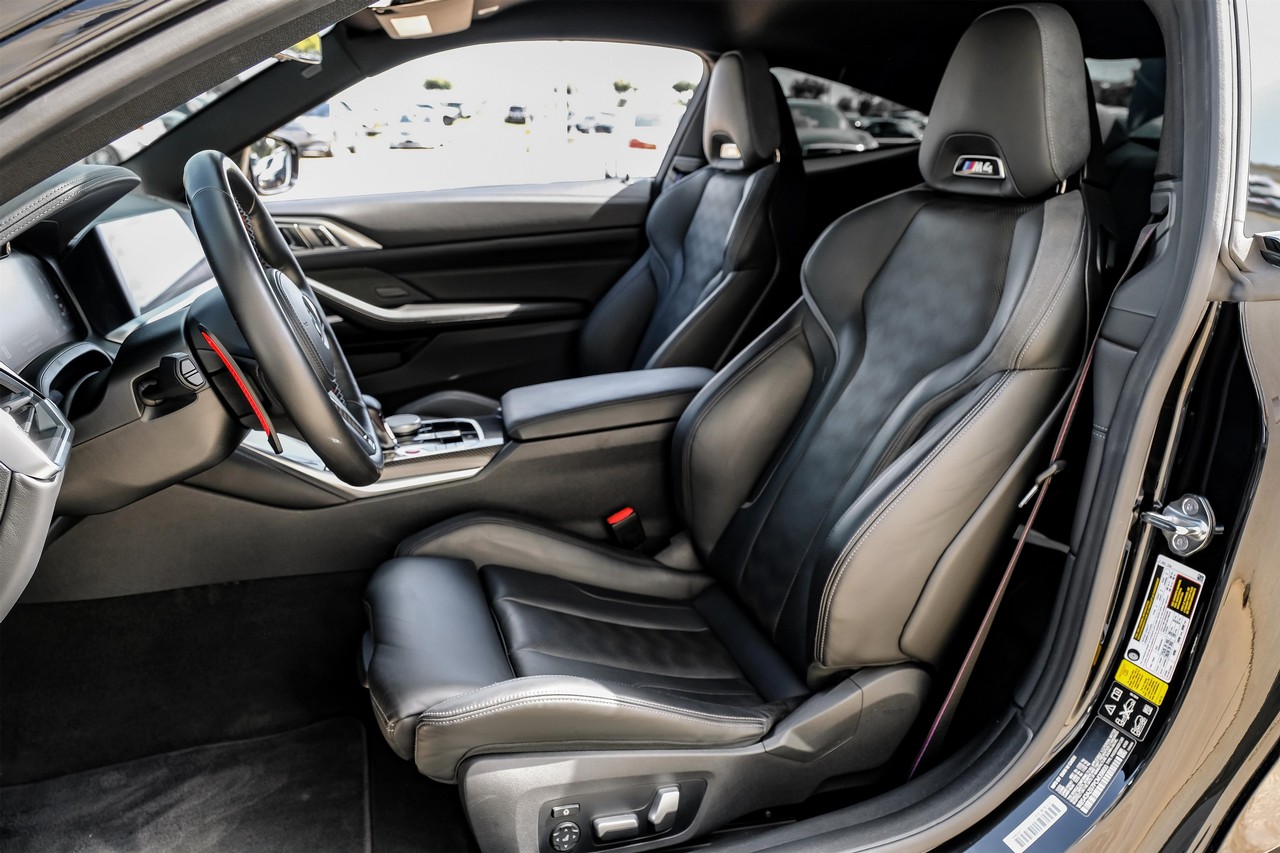 BMW M4 Vehicle Main Gallery Image 04
