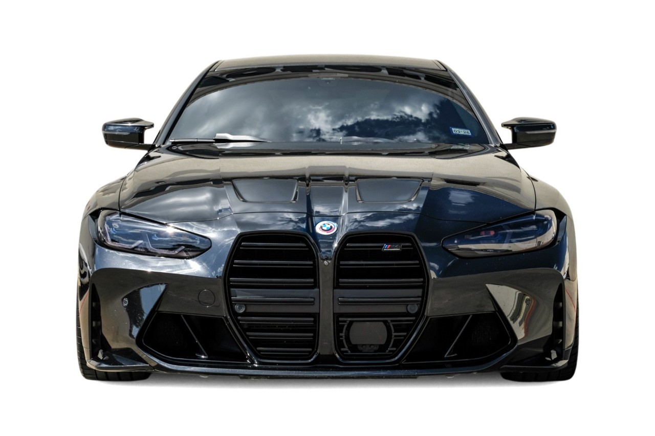 BMW M4 Vehicle Main Gallery Image 05