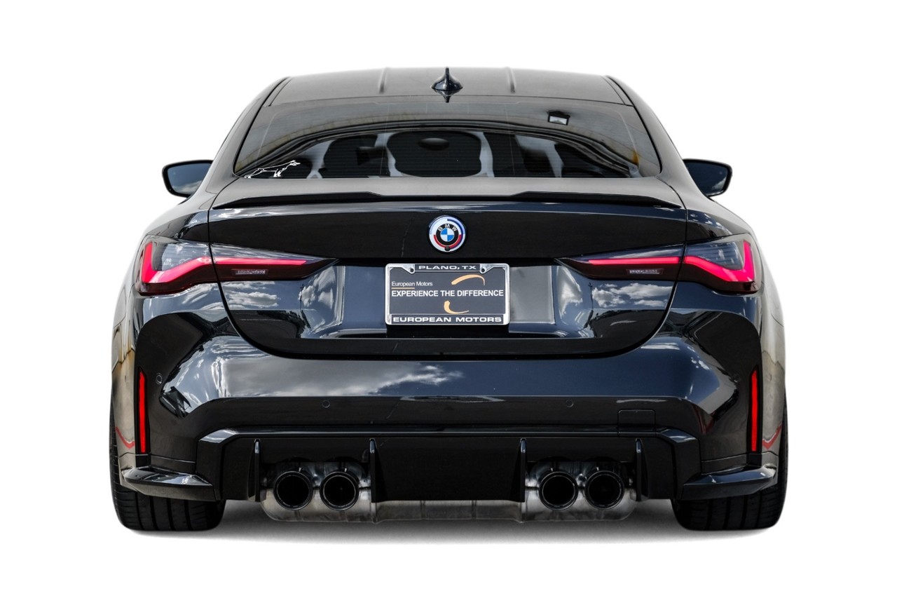 BMW M4 Vehicle Main Gallery Image 09