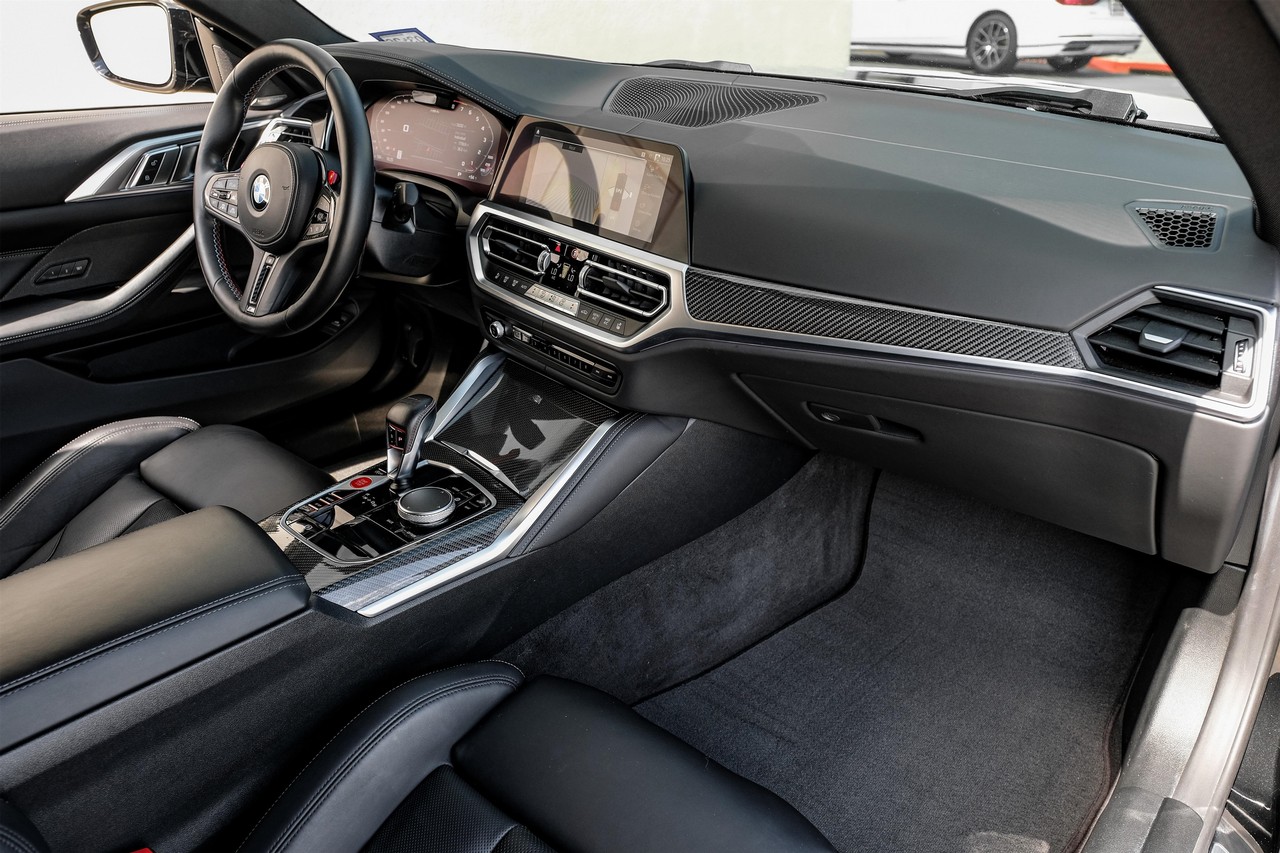 BMW M4 Vehicle Main Gallery Image 12