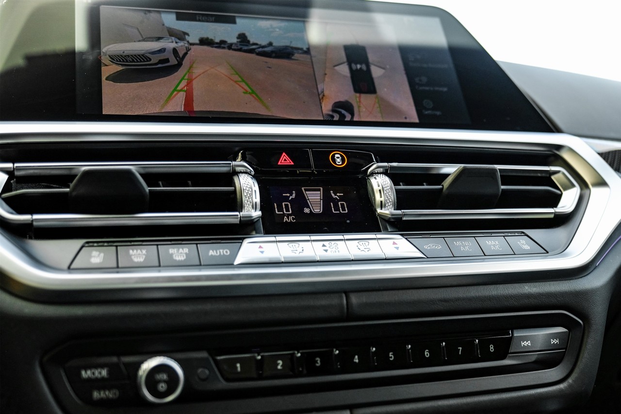 BMW M4 Vehicle Main Gallery Image 23