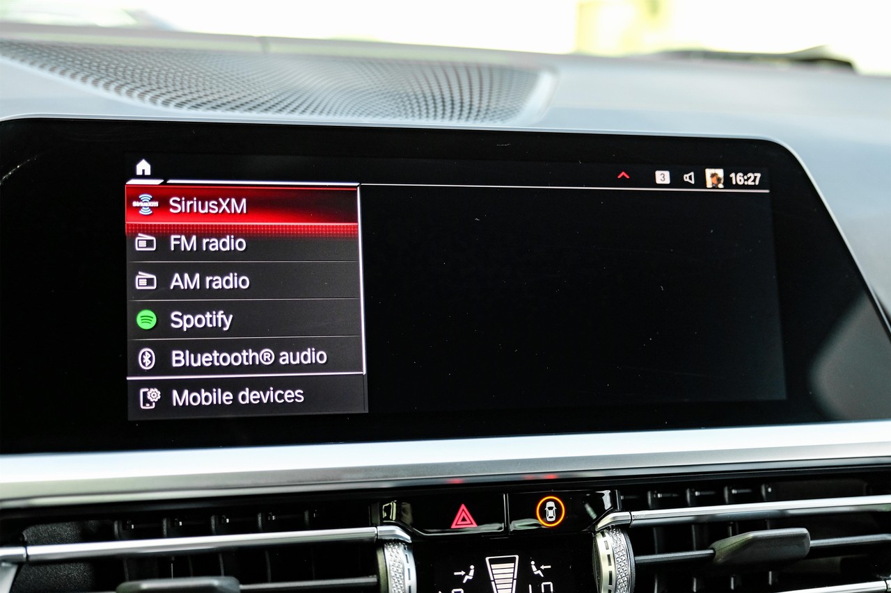 BMW M4 Vehicle Main Gallery Image 25