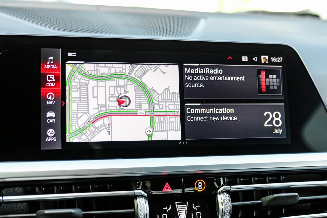 BMW M4 Vehicle Main Gallery Image 27
