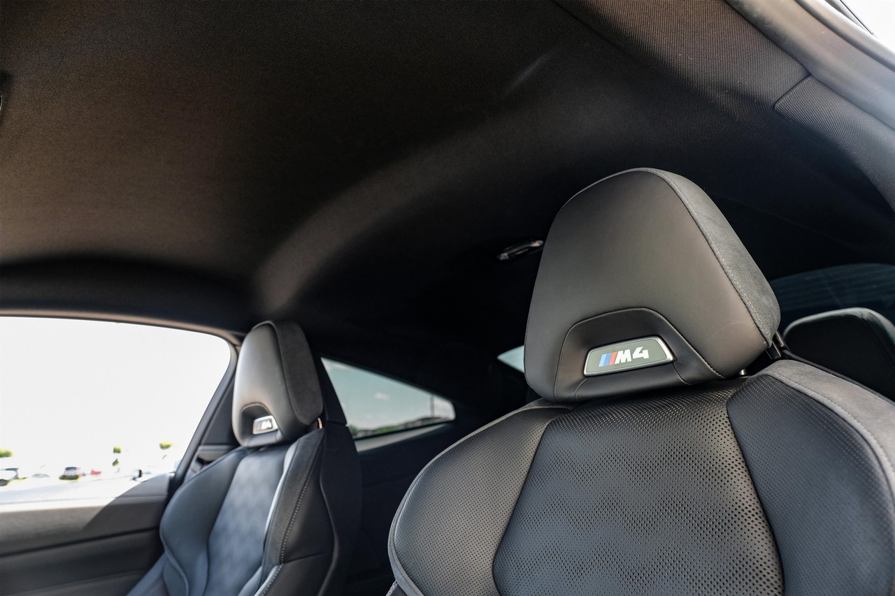 BMW M4 Vehicle Main Gallery Image 28