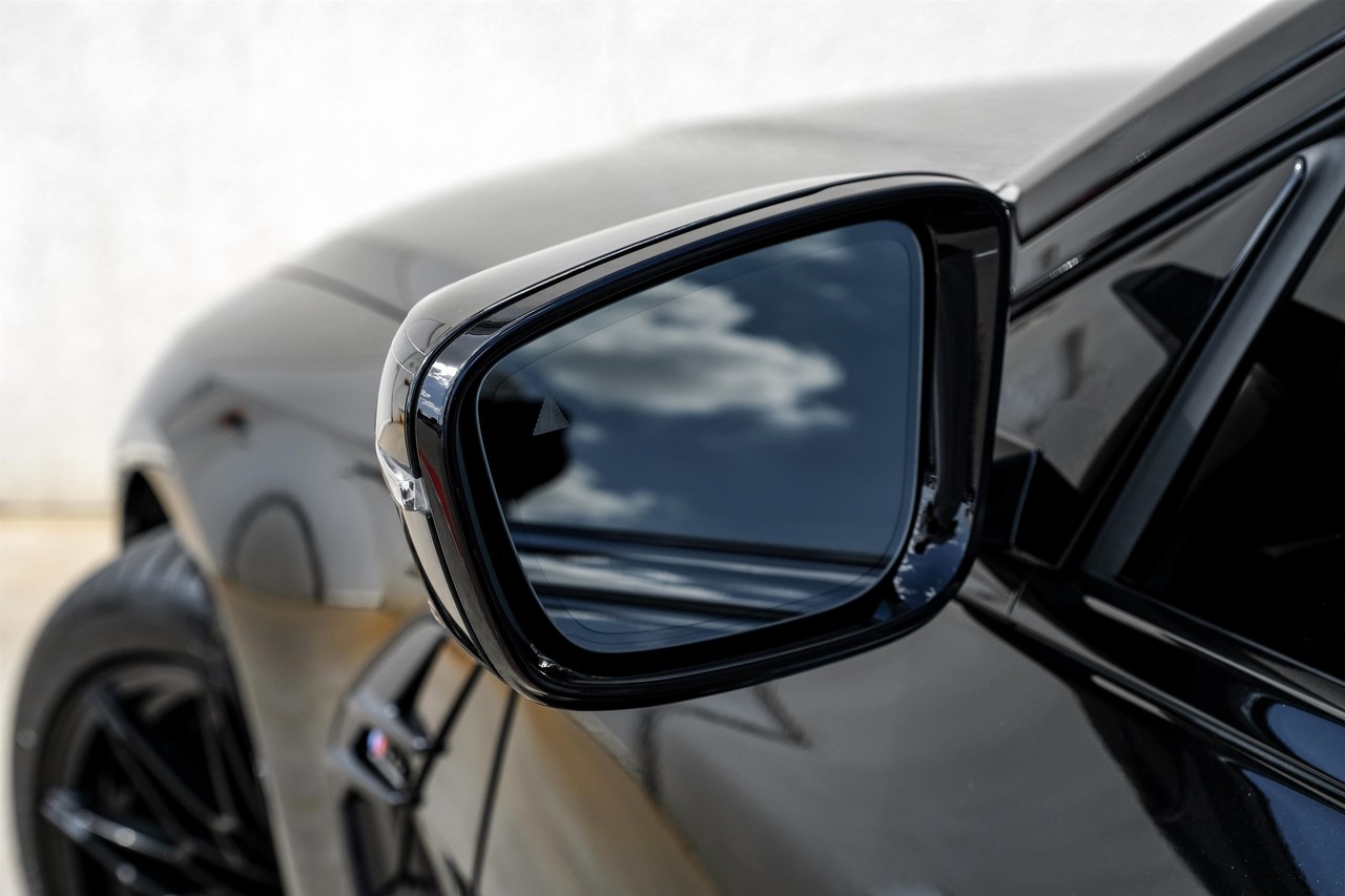 BMW M4 Vehicle Main Gallery Image 31