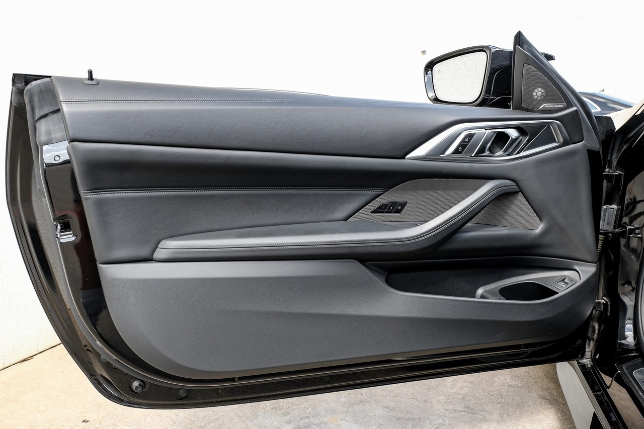 BMW M4 Vehicle Main Gallery Image 32