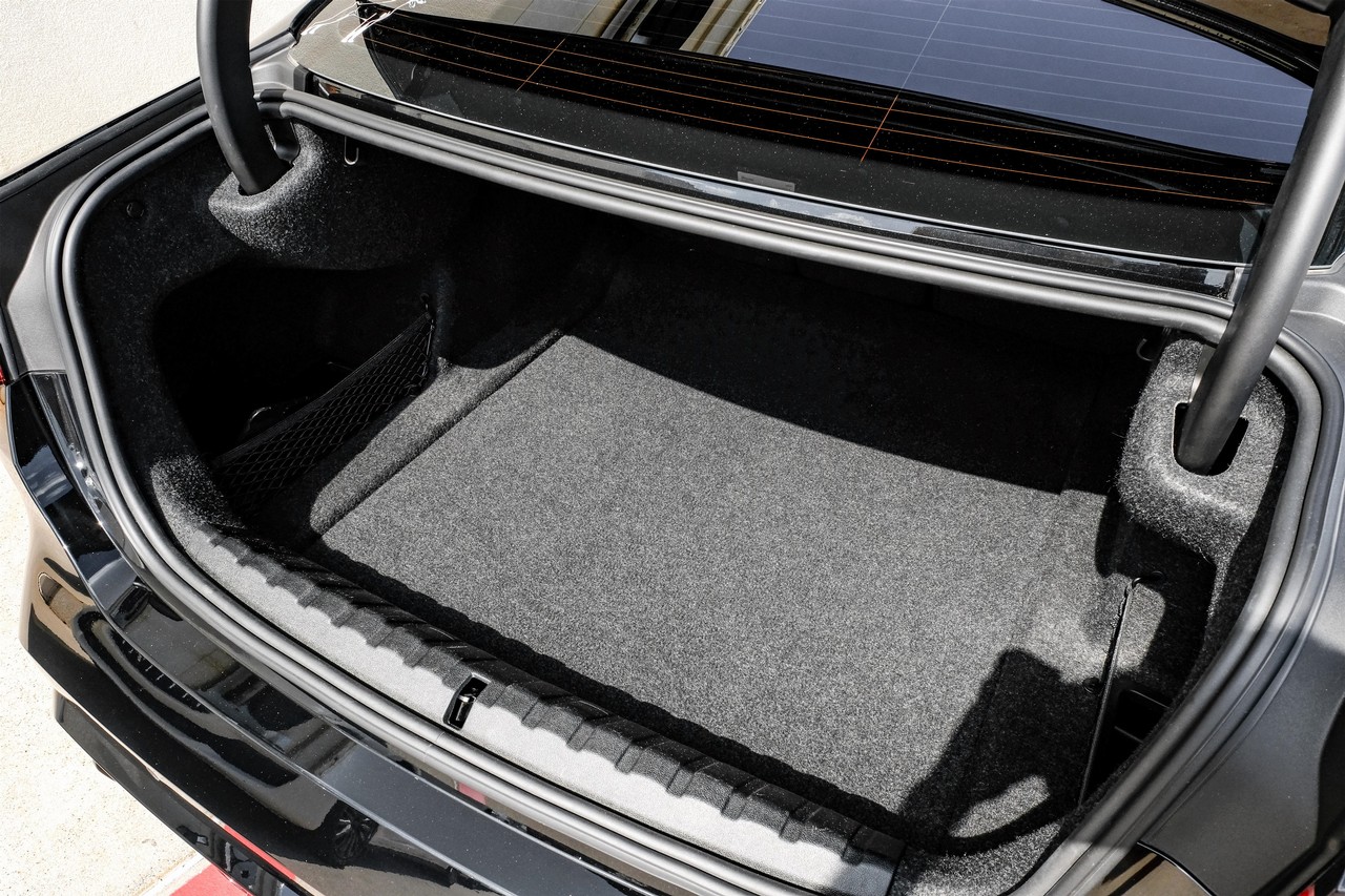 BMW M4 Vehicle Main Gallery Image 37