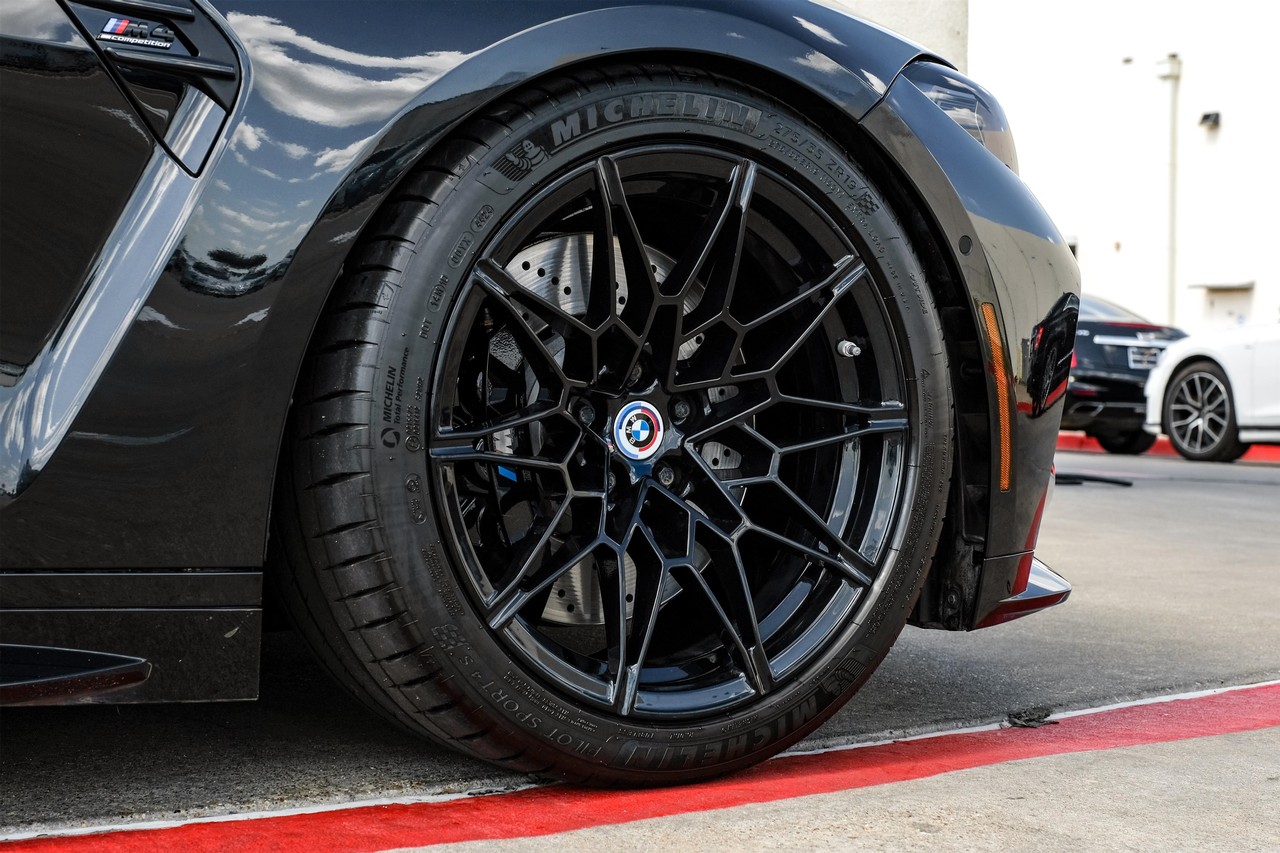 BMW M4 Vehicle Main Gallery Image 40