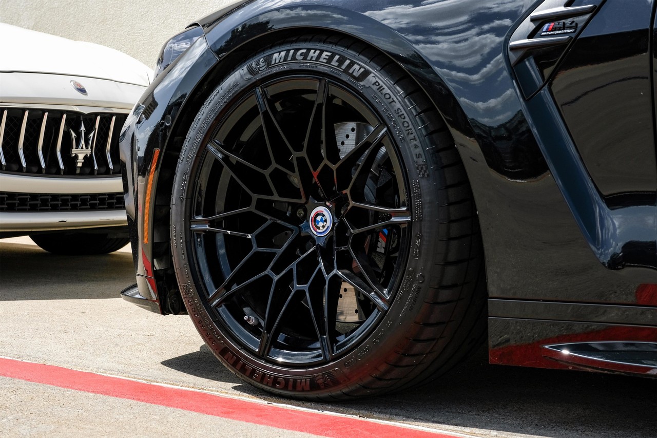 BMW M4 Vehicle Main Gallery Image 41