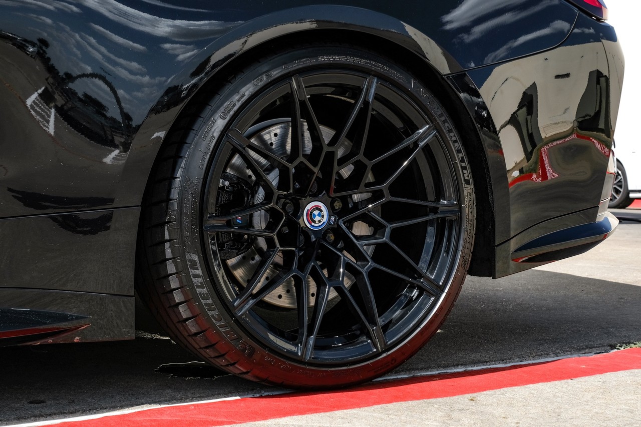 BMW M4 Vehicle Main Gallery Image 42