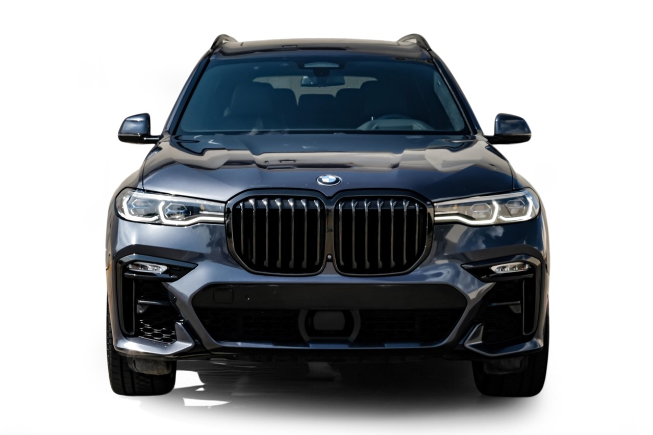 BMW X7 Vehicle Main Gallery Image 06