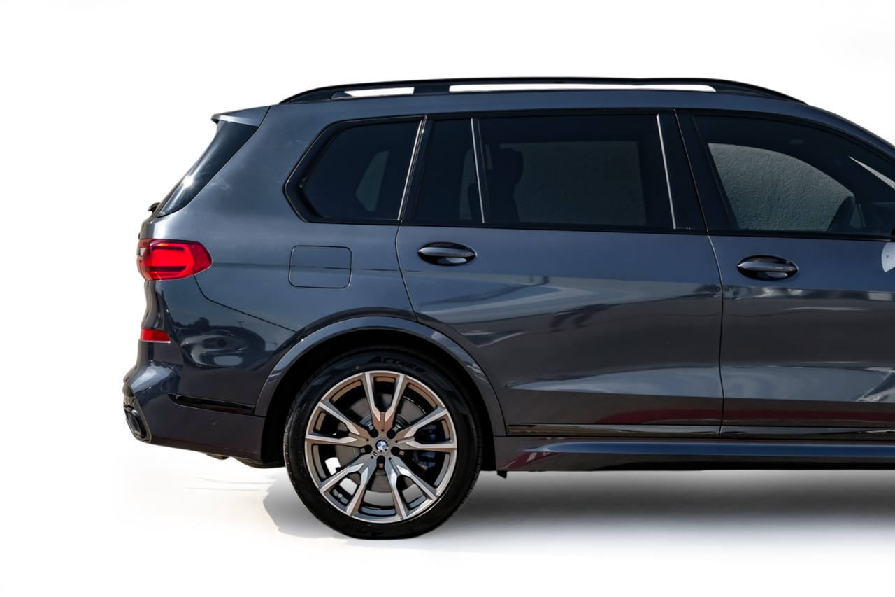 BMW X7 Vehicle Main Gallery Image 09