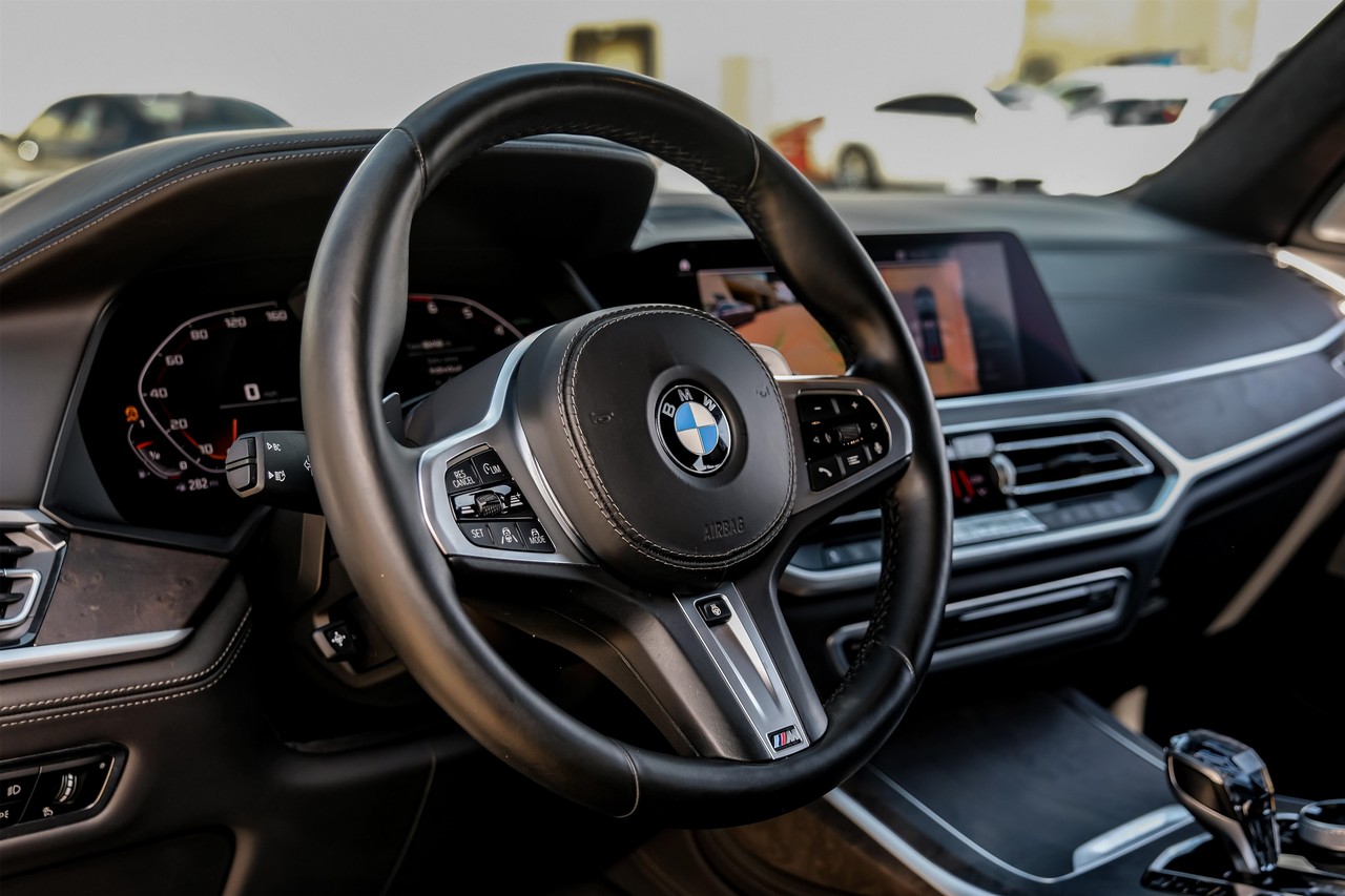 BMW X7 Vehicle Main Gallery Image 19