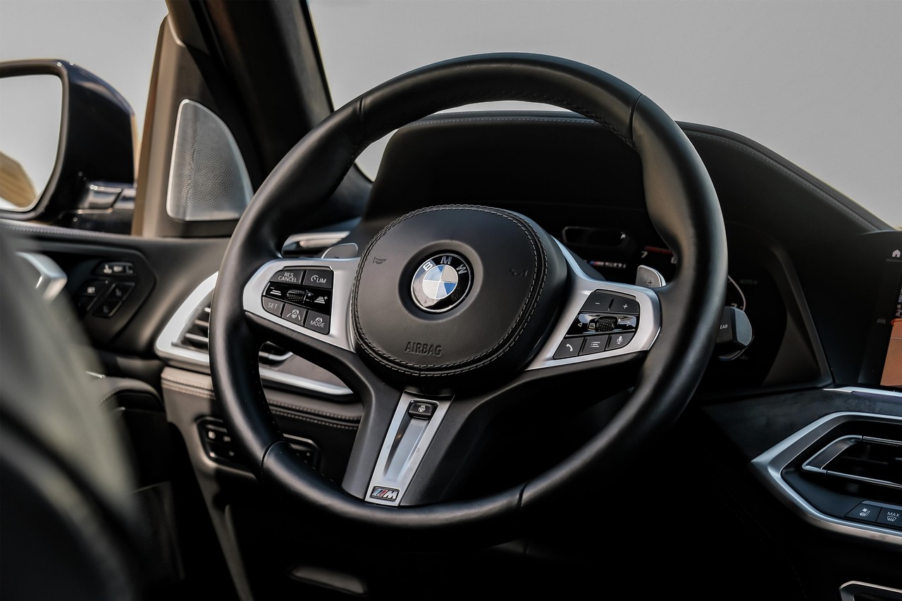 BMW X7 Vehicle Main Gallery Image 20