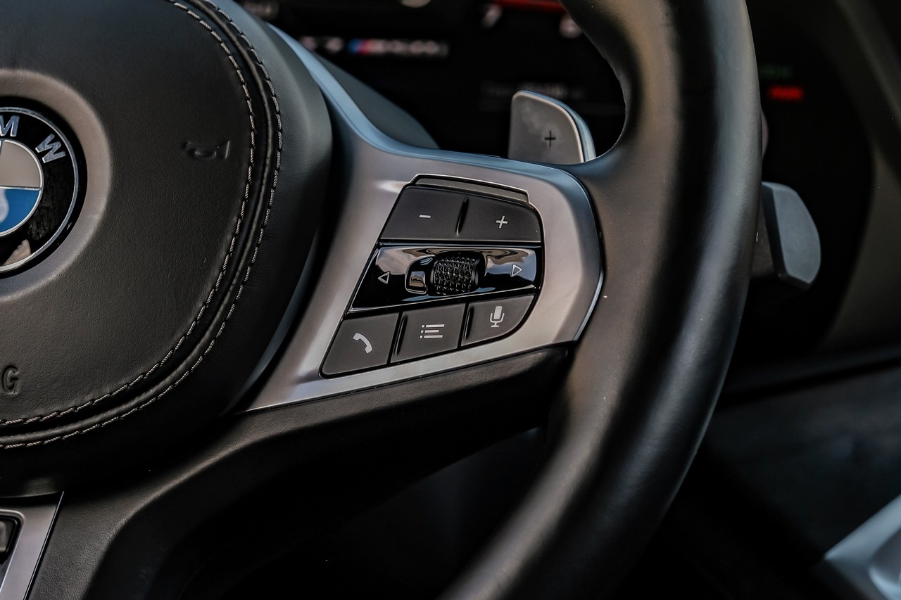 BMW X7 Vehicle Main Gallery Image 22
