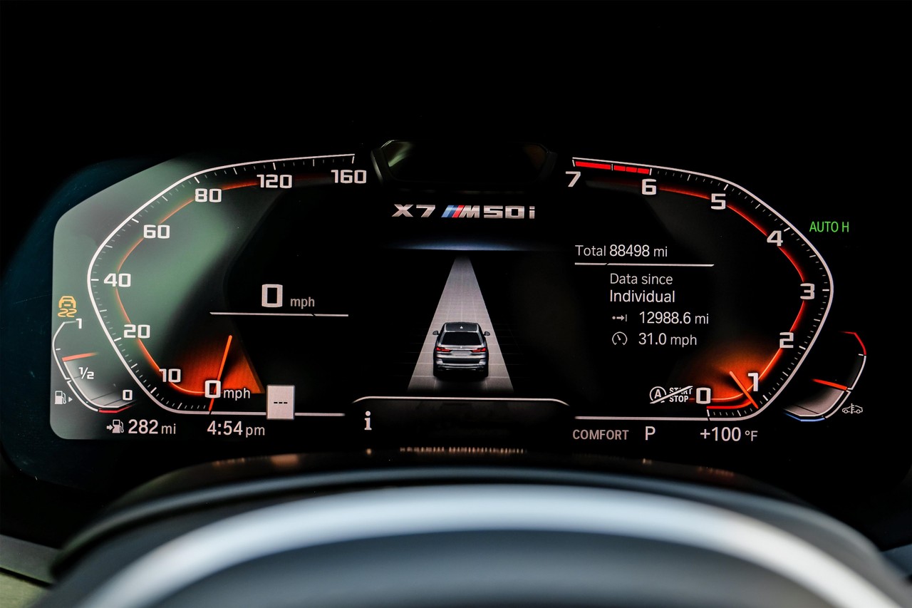 BMW X7 Vehicle Main Gallery Image 23