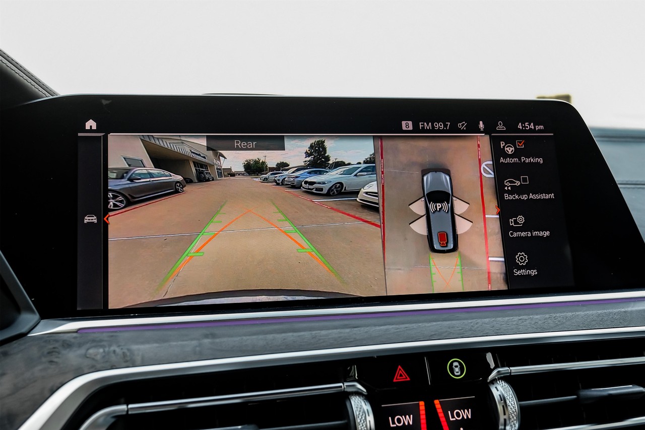 BMW X7 Vehicle Main Gallery Image 25