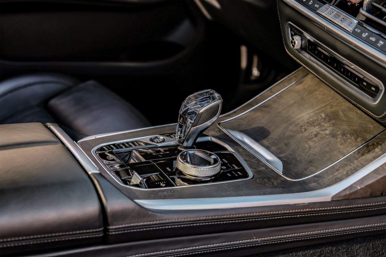 BMW X7 Vehicle Main Gallery Image 27