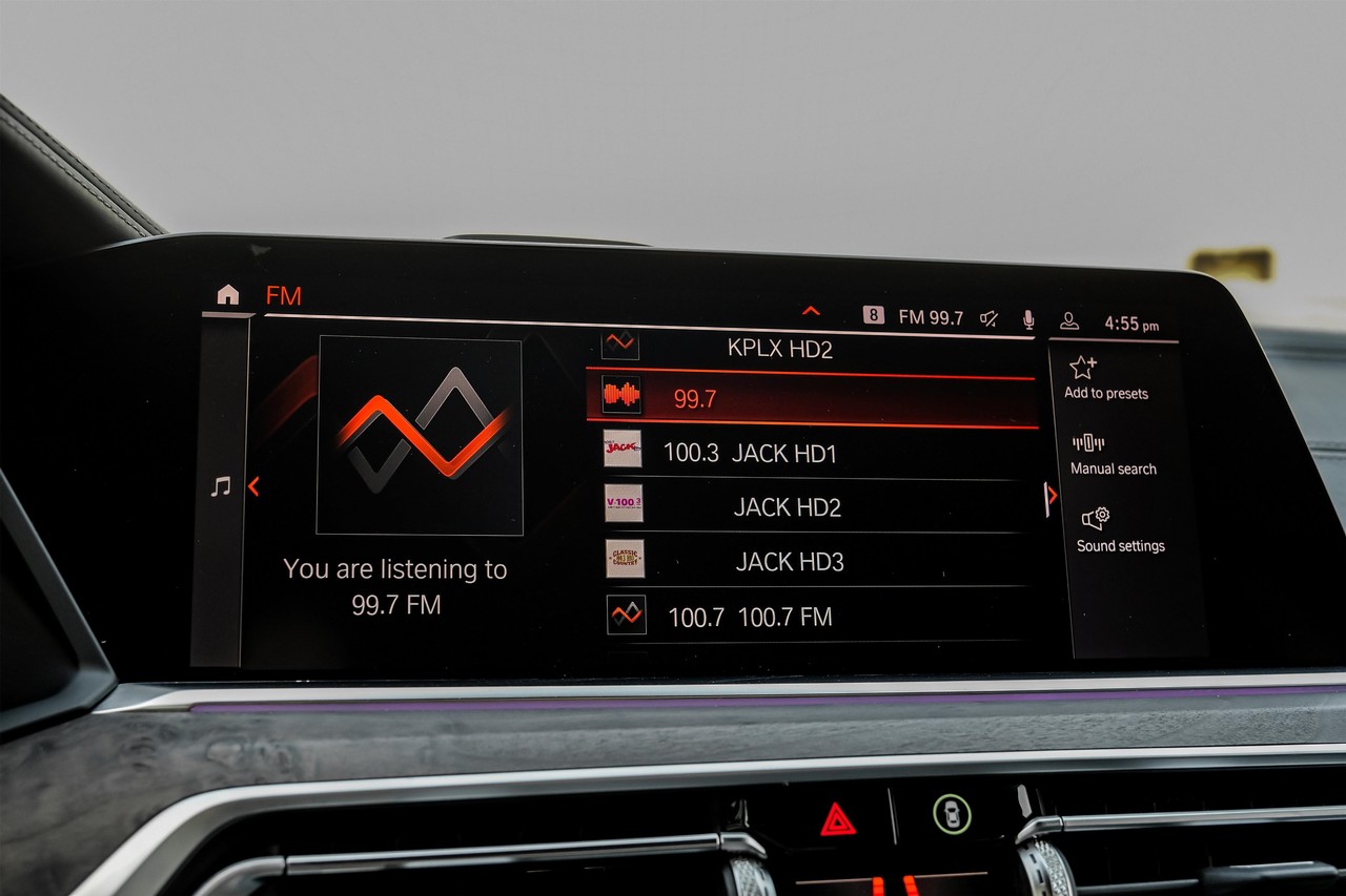 BMW X7 Vehicle Main Gallery Image 37