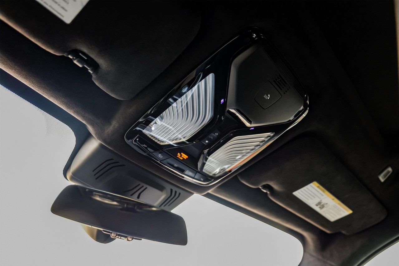 BMW X7 Vehicle Main Gallery Image 42